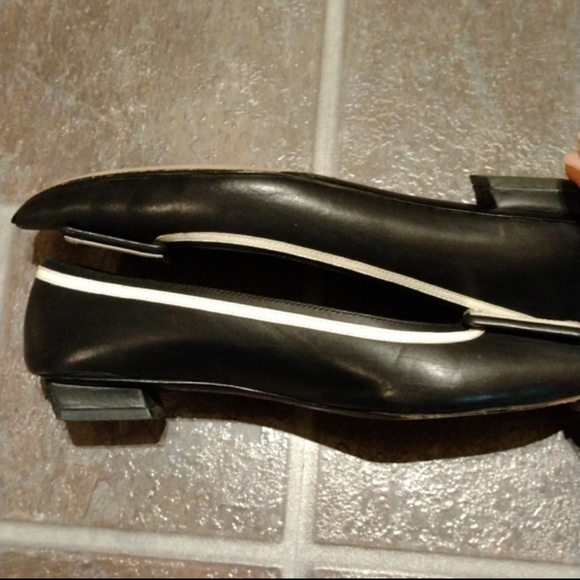 Roger Vivier graphic white patent leather trim black flats size 38 - Picture 9 of 10